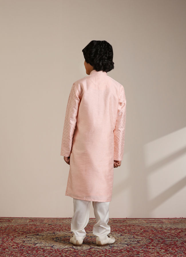 alt message - Manyavar Boys Boys Peach Jaal Patterned Kurta Set image number 5